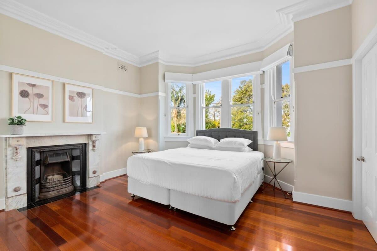 Huge Harbour View Apartment In Historic Home Sydney Eksteriør bilde